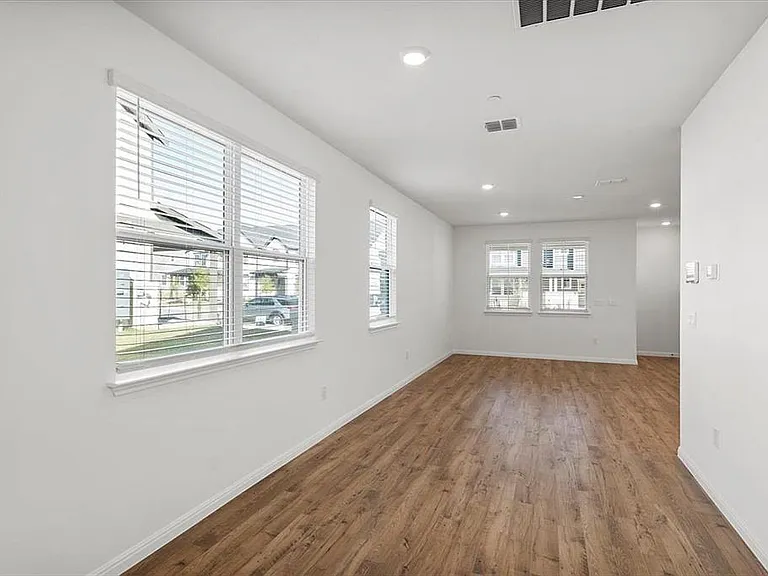 2517 Violet Theo Ln — Photo 34