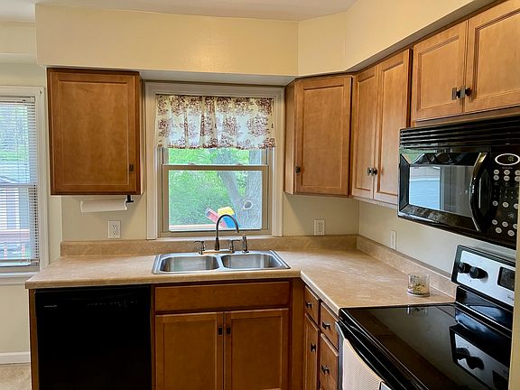 3rd image of 940 N Dement Ave