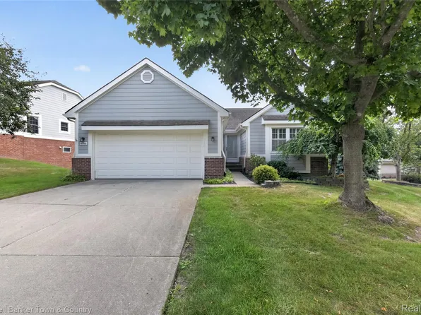 41703 Kirkwood Dr, Novi, MI 48377