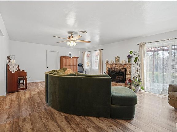5th image of 3319 Crest Dr