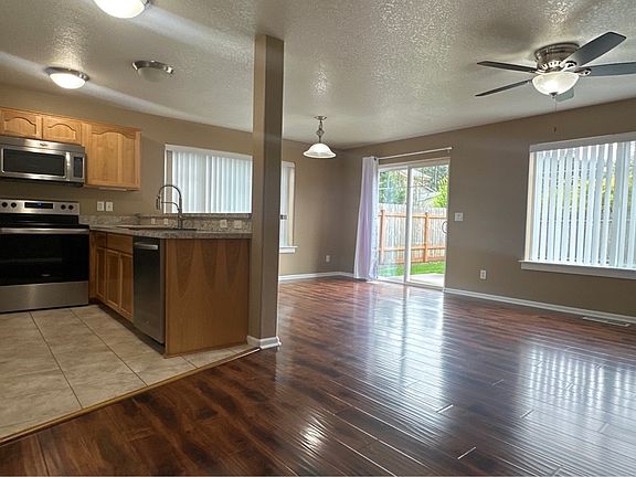 3rd image of 215 Pioneer Dr