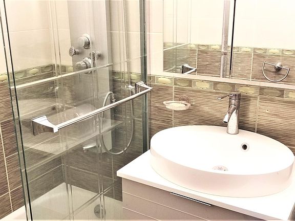 4th image of 502 Surf Ave #8