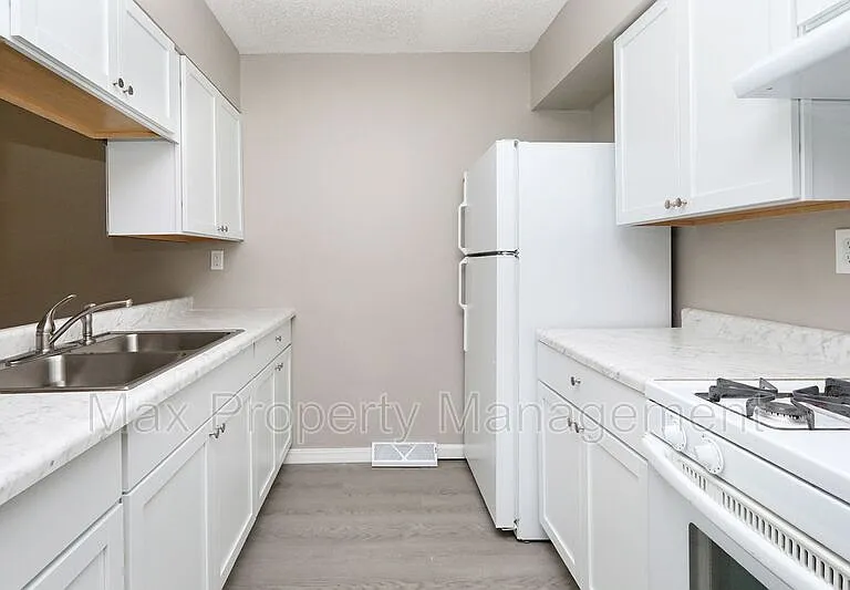 1522 E 16th St — Photo 19