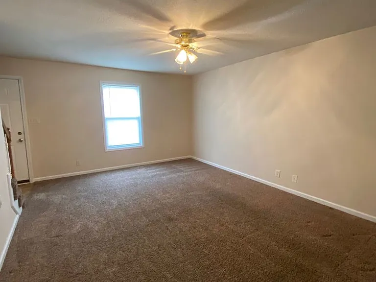 512 Patriot Park Ct — Photo 3