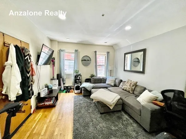 17 Thacher St, Boston, MA