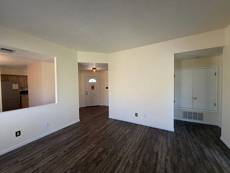 1941 Lee Loop NE — Photo 10