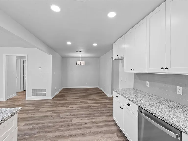 524 Dunnam Ave — Photo 18