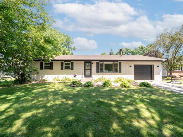 2042 W 96th Pl, Crown Point, IN 46307