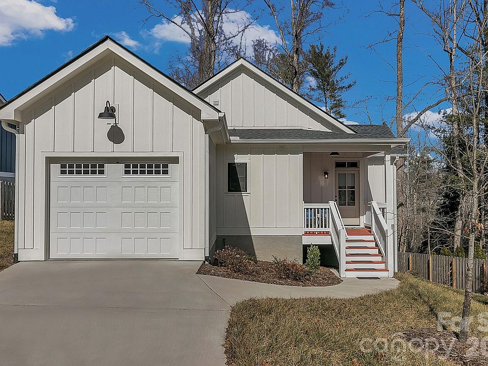 1st image of 40 Rangeley Dr