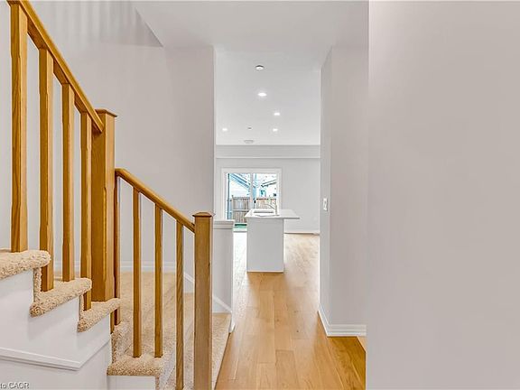 5th image of 16 Bromley Dr