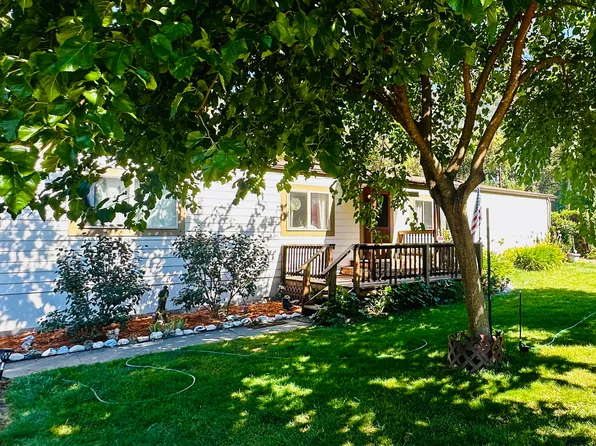 79 Moccasin Dr, Willow Creek, CA 95573