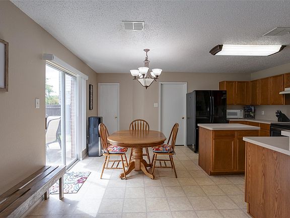 5th image of 2409 Graystone Dr