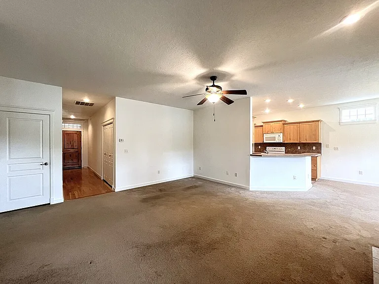 717 W Claire St — Photo 16