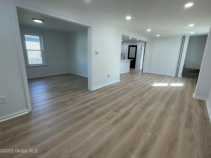5th image of 8 Westfall Avenue