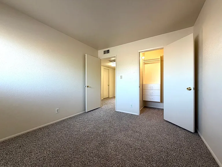 6346 N 47th Ave — Photo 19
