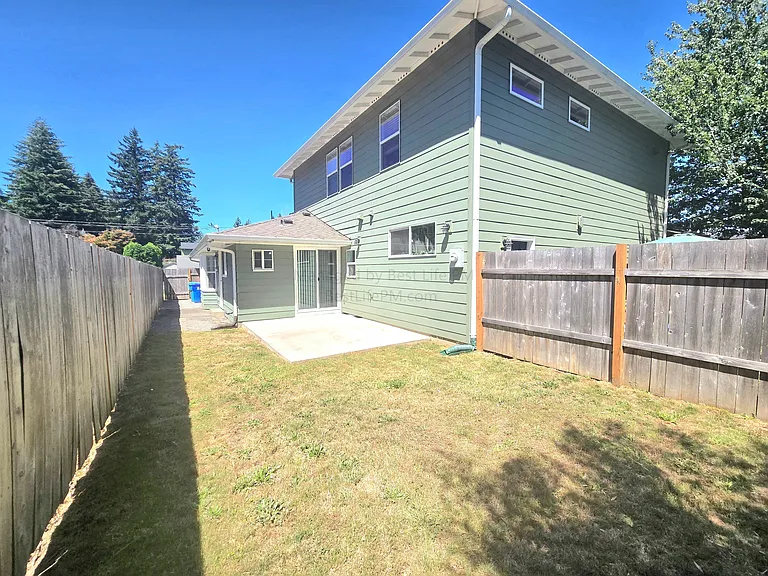 114 SE 218th Ave — Photo 46