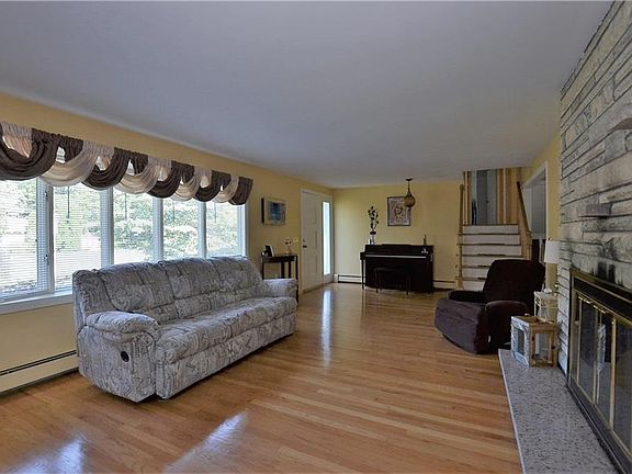 4th image of 262 Morgan Ave