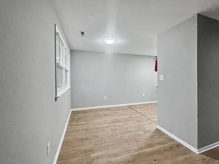 200 E Maple Ave — Photo 14