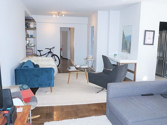 2nd image of 77 W 55th St APT 18B