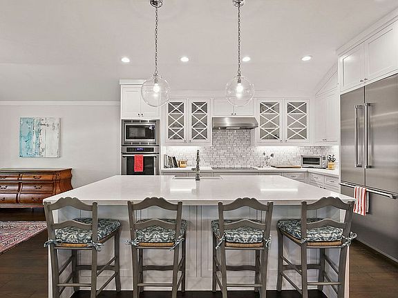5th image of 306 Stonebridge Dr