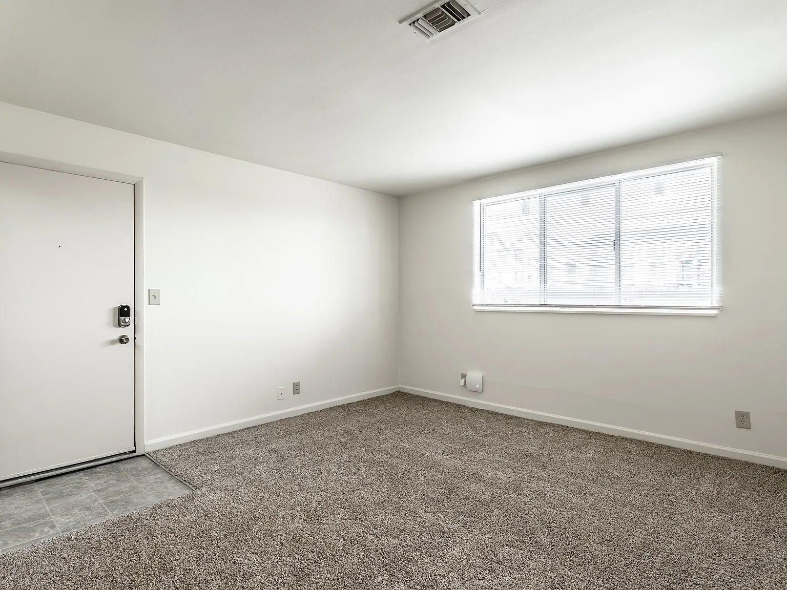 Bay Pointe Apartments — Photo 3