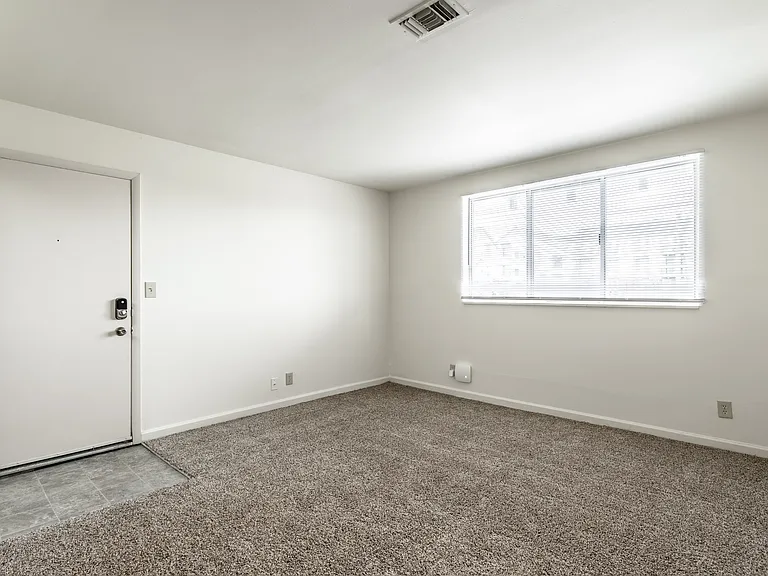 Bay Pointe Apartments — Photo 3