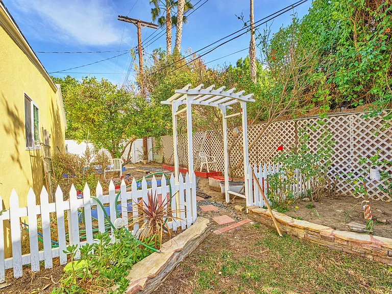 20758 Stephanie Dr — Photo 39