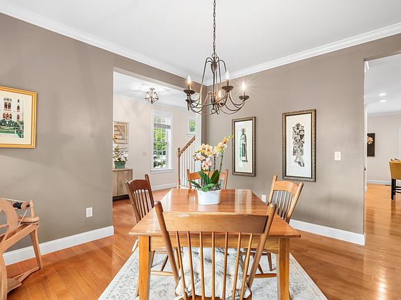4th image of 144 Boxwood Lane