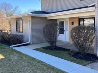 166 Chatham Ct APT B, Bloomingdale, IL