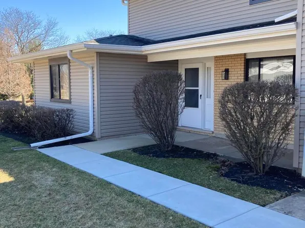 166 Chatham Ct APT B, Bloomingdale, IL 60108