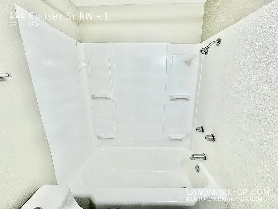 Move In Ready Updated 3 Bed /1 Bath Grand Rapids Nw — Photo 4