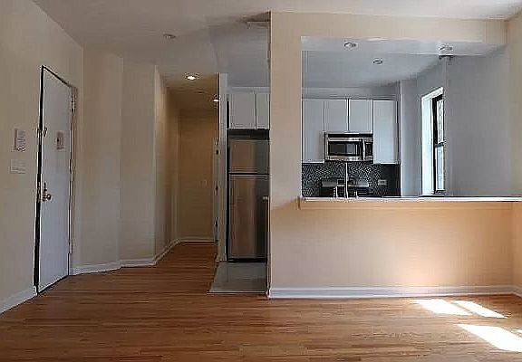 3rd image of 521 W 185th St APT 1E