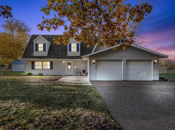 5600 Briarwood St SW, Cedar Rapids, IA 52404
