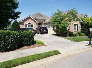 1054 Waterbrooke Ln, Johnson City, TN 37604