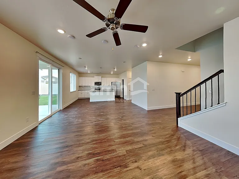 1052 S Woodsome Ave — Photo 5