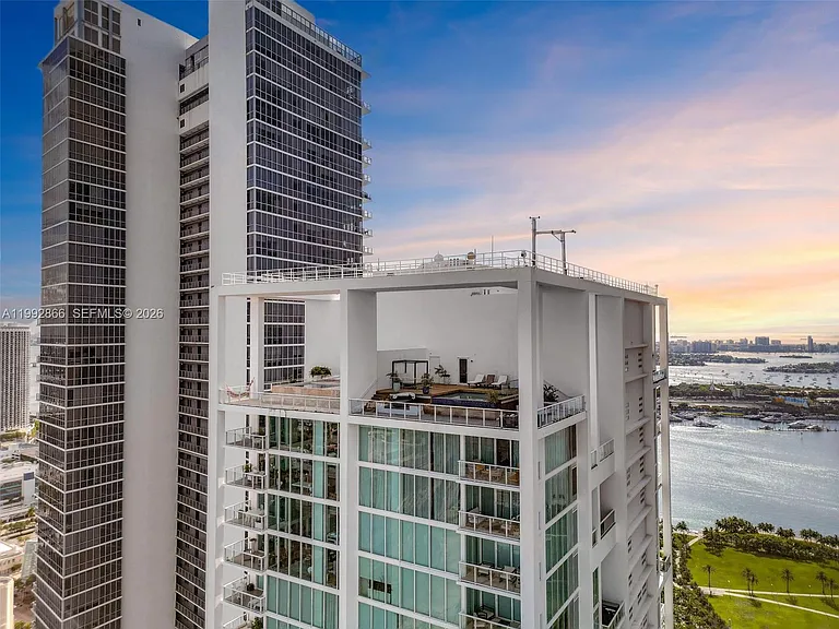 1040 Biscayne Blvd #Penthouse 4607 — Photo 5
