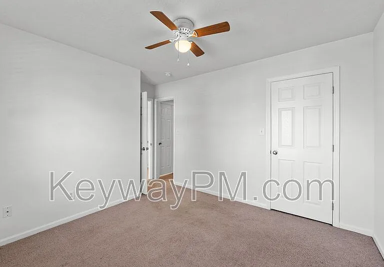 130 Bennington Ln — Photo 10