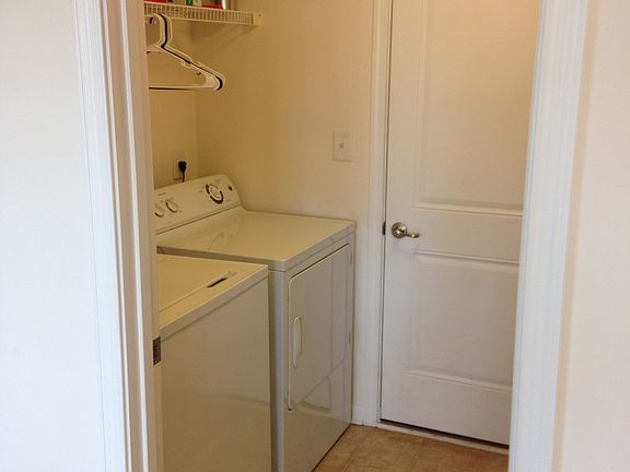5th image of 3188 Hemlock St