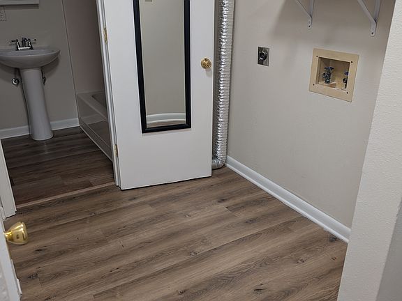 4th image of 423 S Main St #11