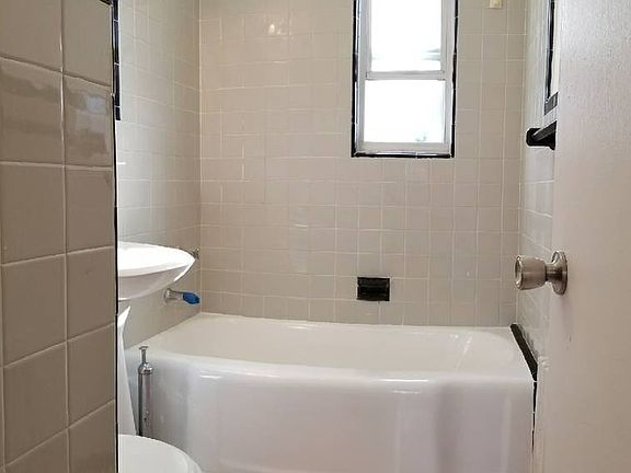 5th image of 26038 Langston Ave #1