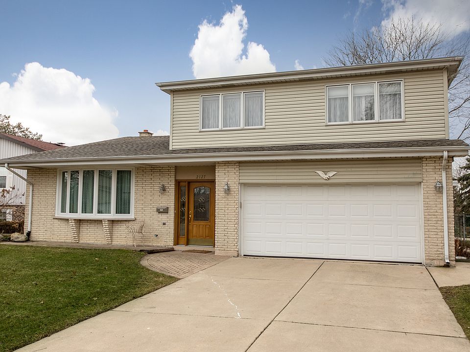 1st image of 2127 Peachtree Ln