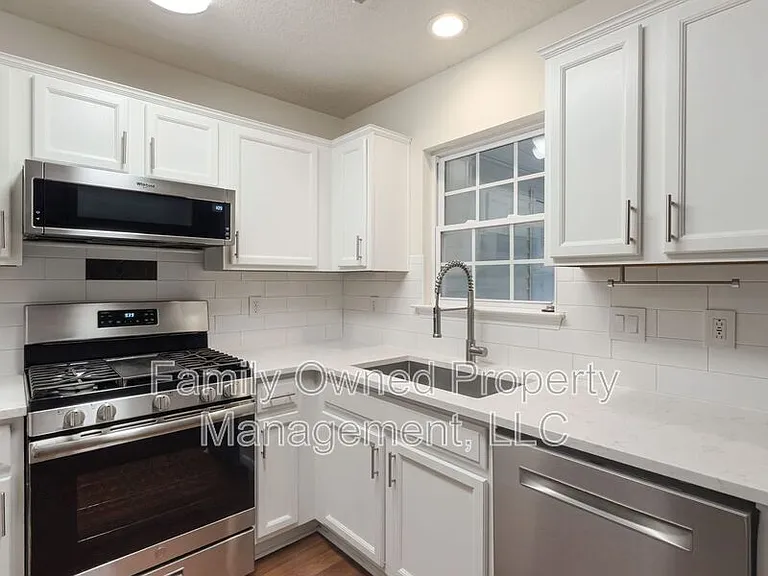502 Tree Branch Cir — Photo 15