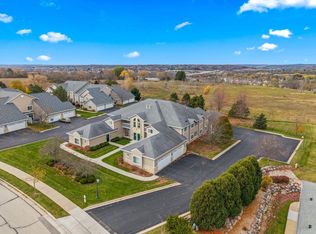 1030 River Place Blvd UNIT 4, Waukesha, WI 53189