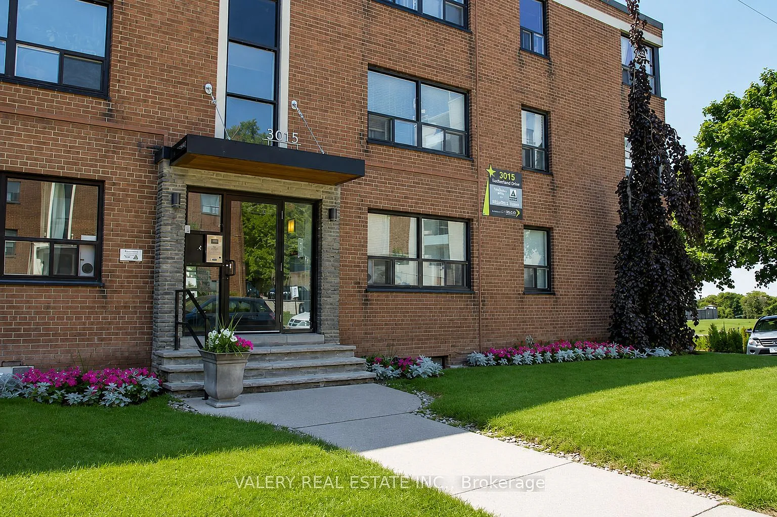 2 bed, $2,498 — Photo 1