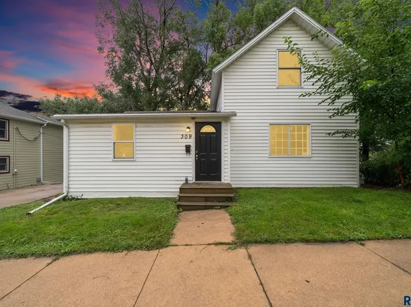 309 E 5th St, Dell Rapids, SD 57022