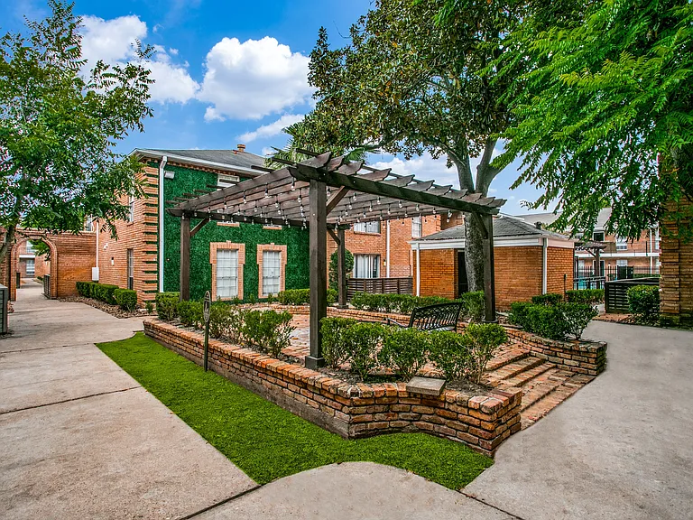 Bellaire Oaks Apartments — Photo 39