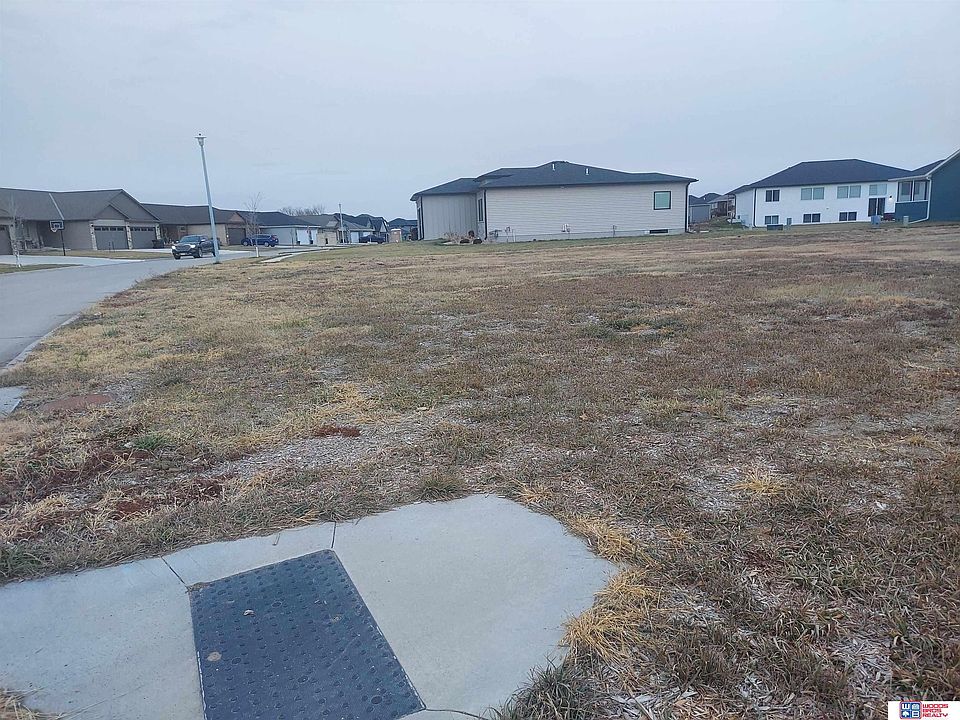 2nd image of 832 Terrace View Dr