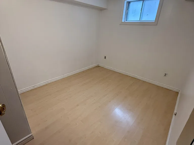 83 Sexton Cres #LOWER LEVEL — Photo 9