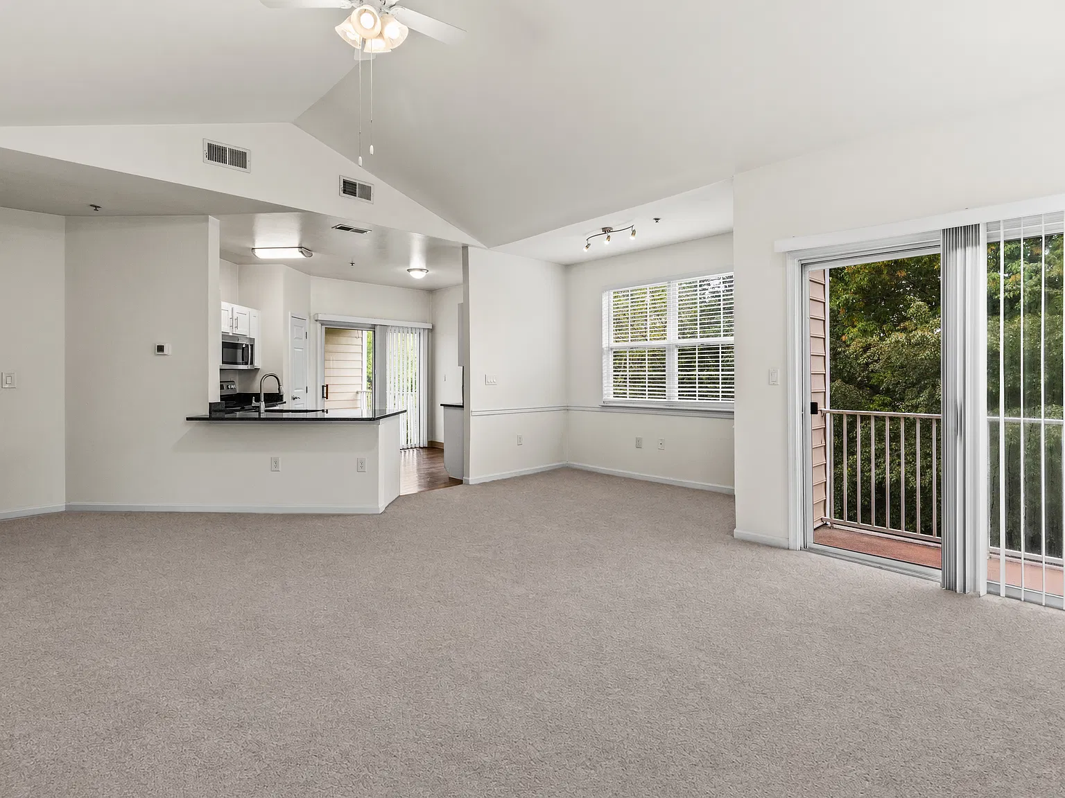 Botanica Cottages Apartment Homes — Photo 4