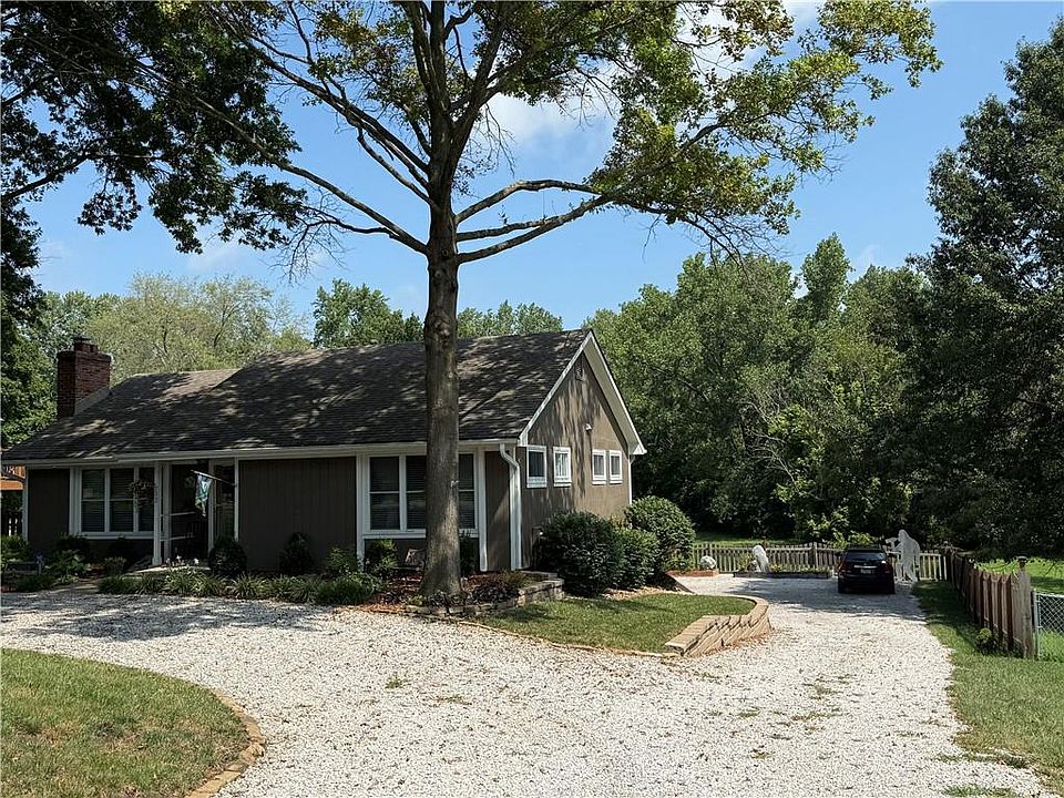 2nd image of 712 Shishir Rd